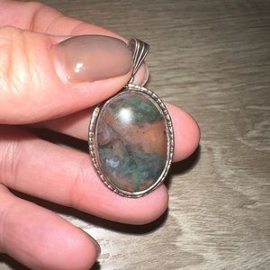 STUNNING VINTAGE AGATHA STONE PENDENT INCASED IN 925 SILVER